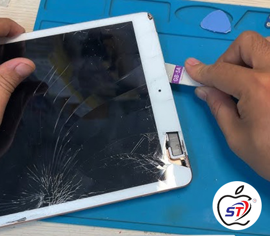 Thay kính iPad vỡ tại Long An uy tín - iPhone Hùng Vuongw